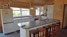The spacious kitchen in the Cottage